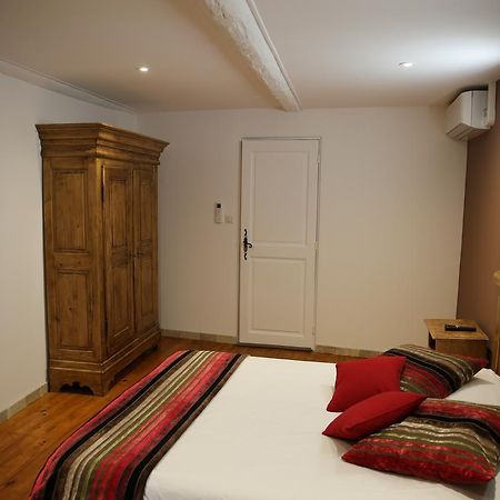 Les Pins Restaurant Et Chambre D'Hotes Sillans-la Cascade Dış mekan fotoğraf