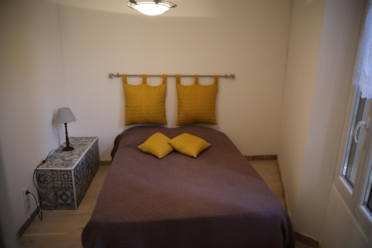 Les Pins Restaurant Et Chambre D'Hotes Sillans-la Cascade Dış mekan fotoğraf